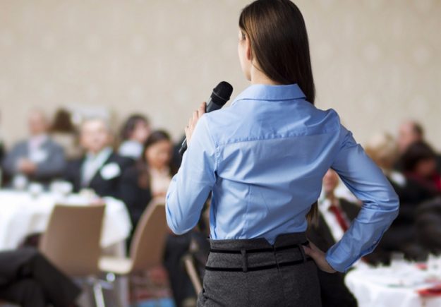 Training dan pelatihan public speaking, high impact public speaking untuk membangun skill komunikasi efektif, dan merancang slide presentasi yang efektif dan meyakinkan.