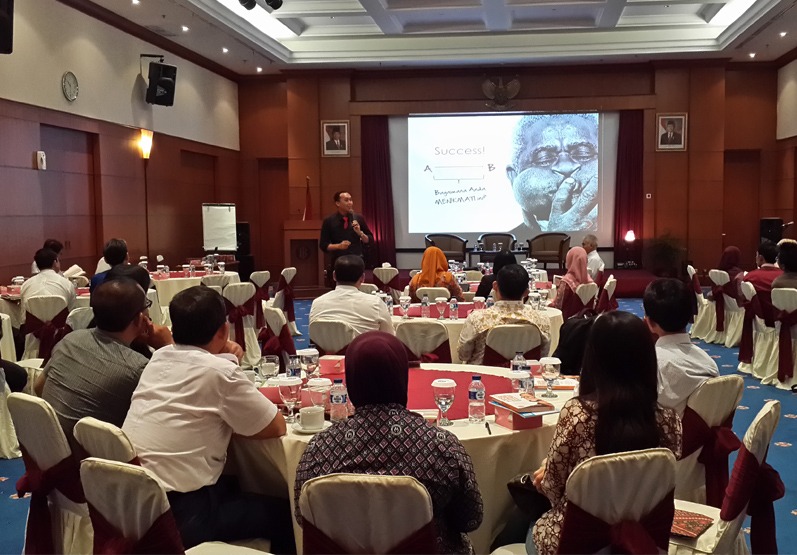 Pelatihan dan Training Negotiation Skill untuk membantu Anda, karyawan, dan tim untuk melakukan negosiasi efektif dengan komunikasi yang persuasif, untuk meningkatkan deal dan meningkatkan pencapaian target penjualan, ataupun meraih hasil terbaik untuk perusahaan.